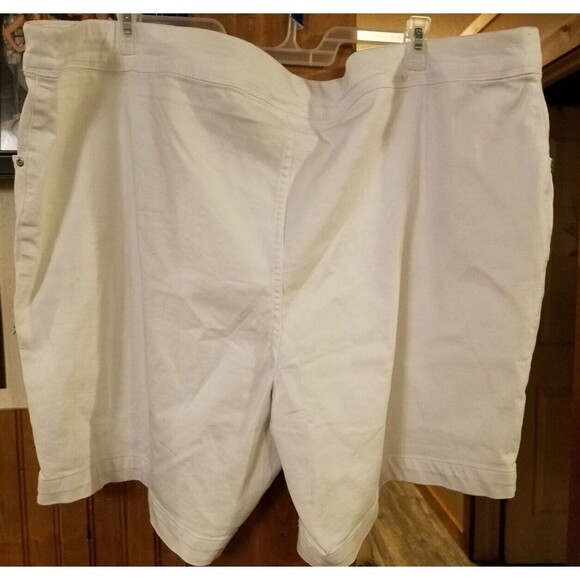 PLUS WHITE SHORTS MID RISE TUMMY CONTROL WOMAN TERRA & SKY SIZE 4X (28WX30W) NWT - Picture 2 of 2